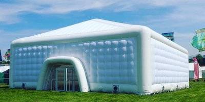 INFLATABLE CUBES